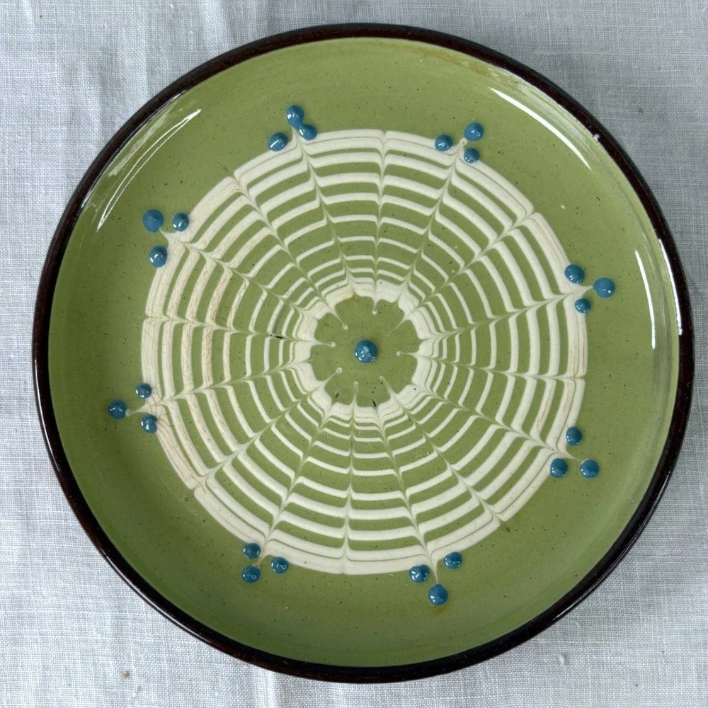 Llangollen Pottery Signed Green Spiderweb Slip Trailed Ceramic Plate 7.5 inch